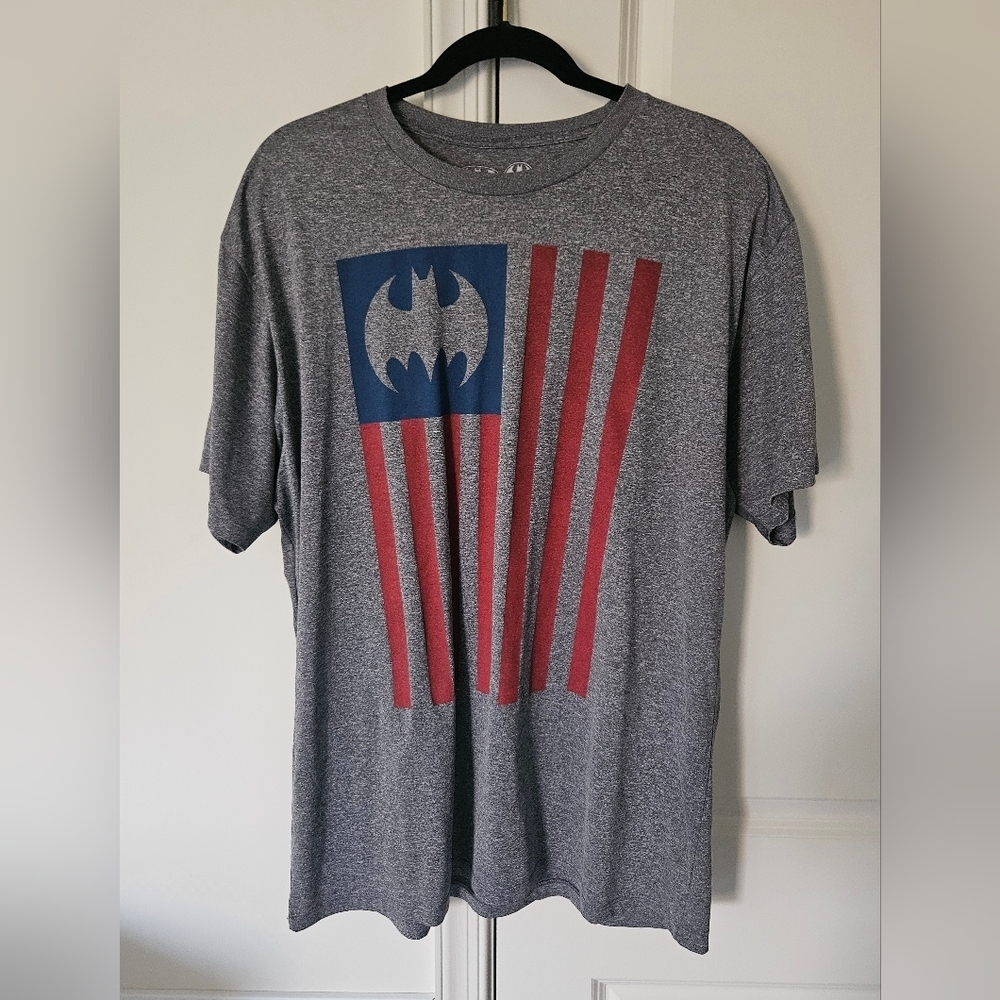 Batman American Flag Polyester Performance Short Sleeve Tee Men's XL NWOT